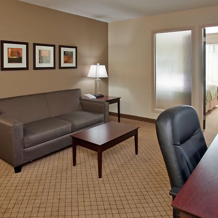 Holiday Inn Hotel And Suites-Kamloops By Ihg Exterior photo