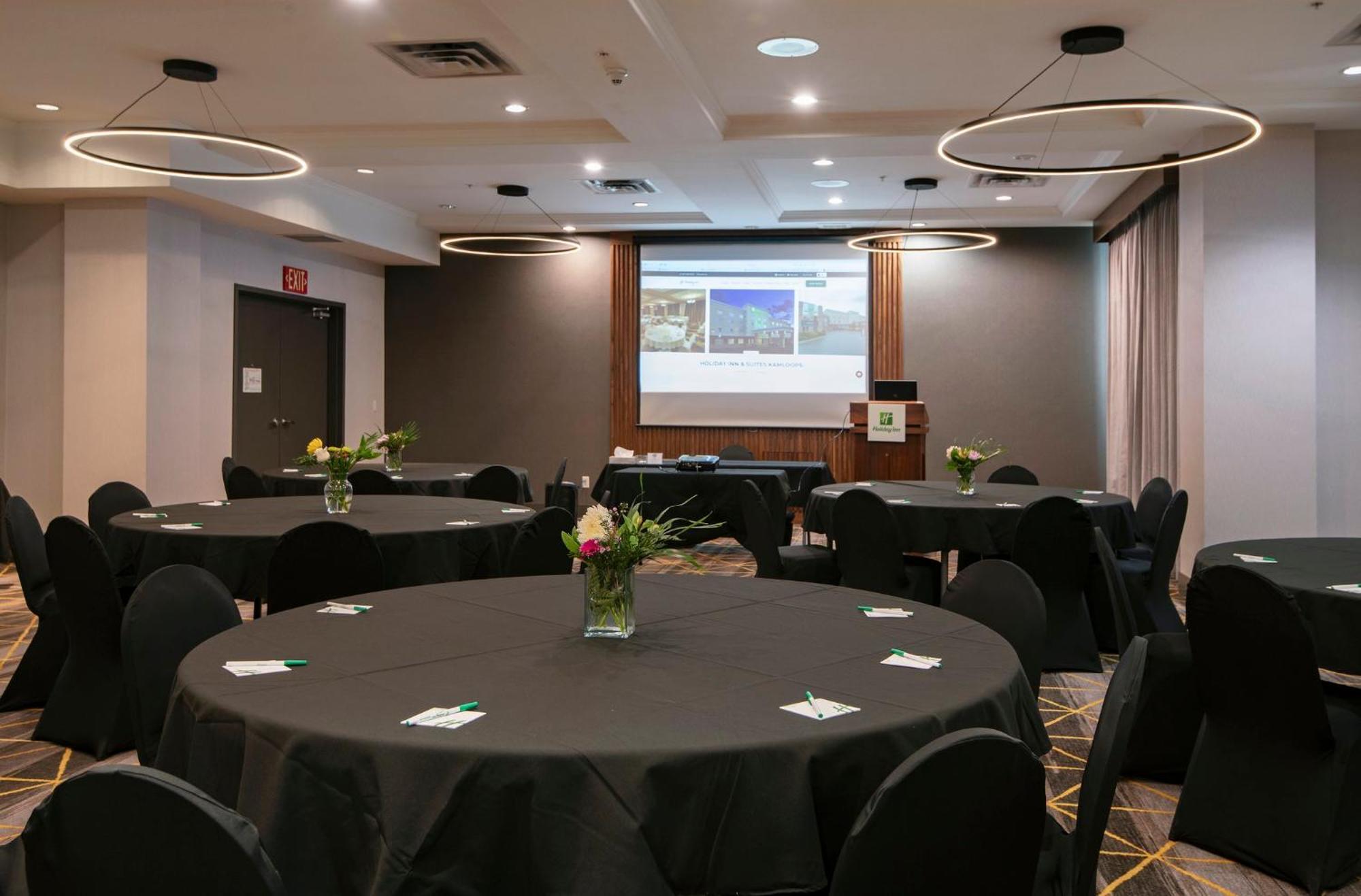 Holiday Inn Hotel And Suites-Kamloops By Ihg Exterior photo