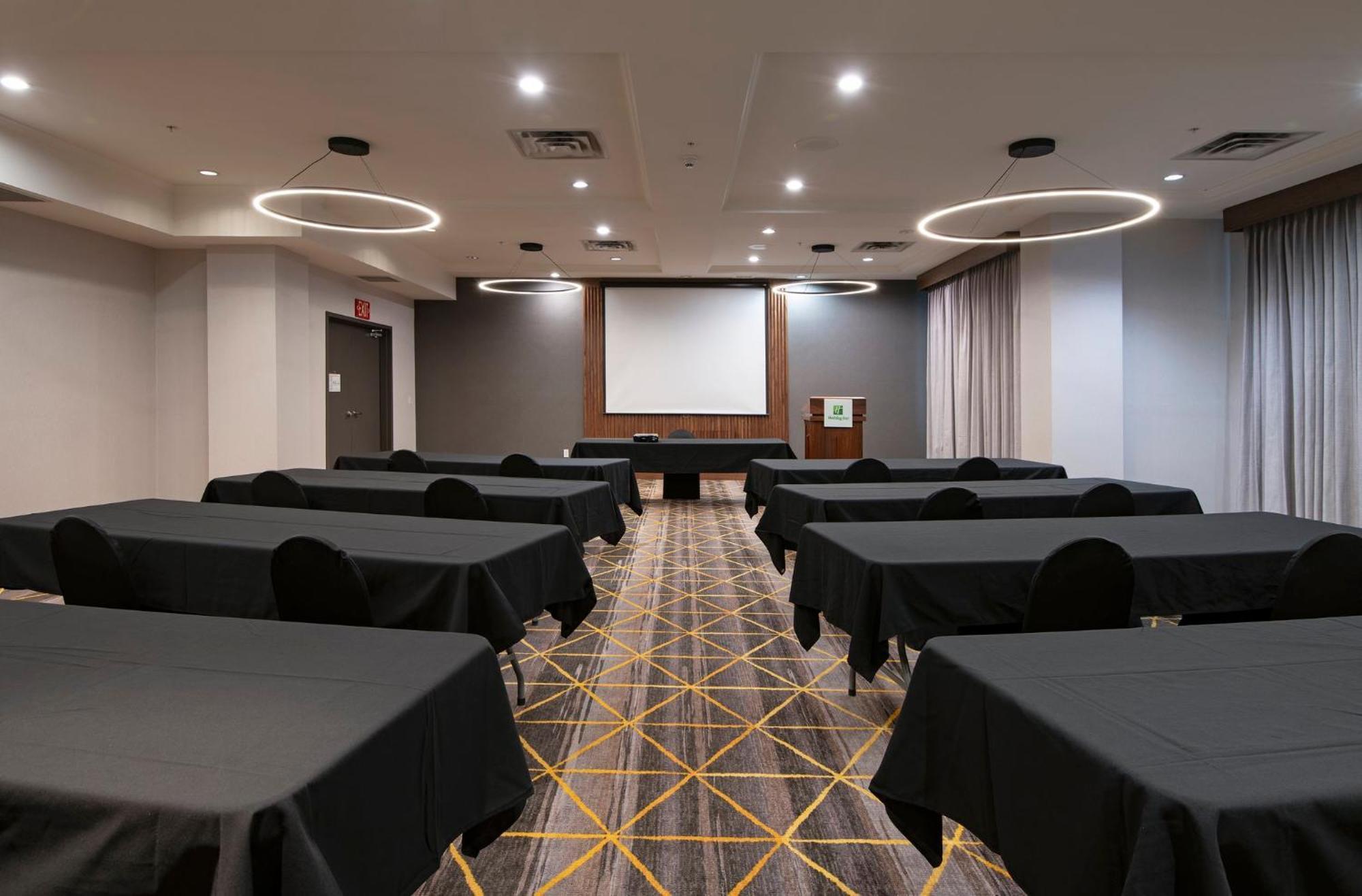 Holiday Inn Hotel And Suites-Kamloops By Ihg Exterior photo