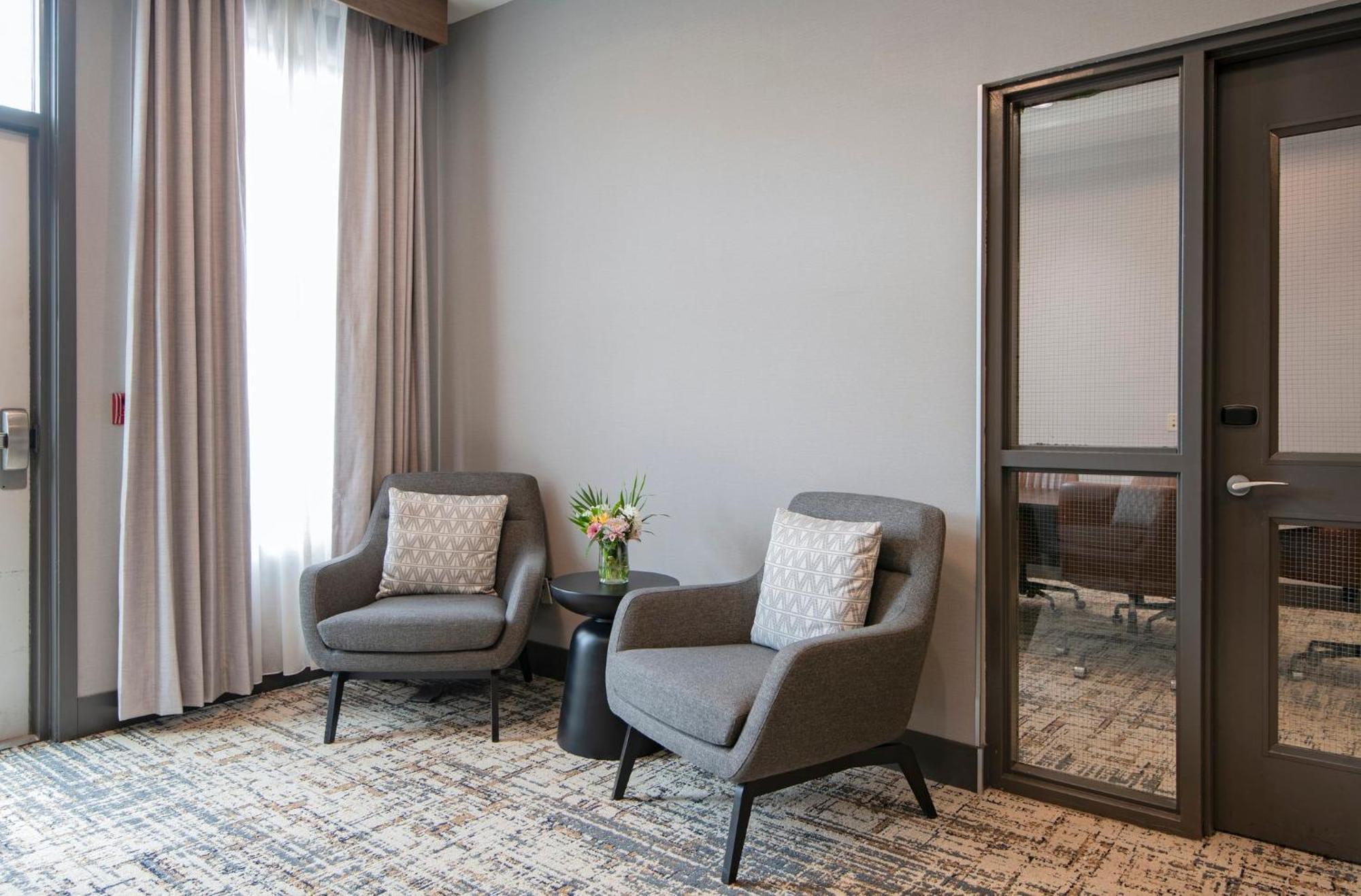 Holiday Inn Hotel And Suites-Kamloops By Ihg Exterior photo