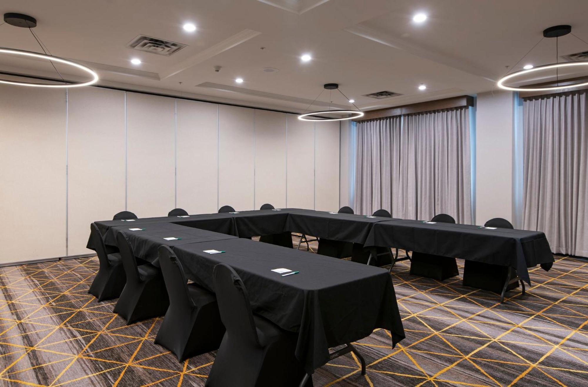 Holiday Inn Hotel And Suites-Kamloops By Ihg Exterior photo