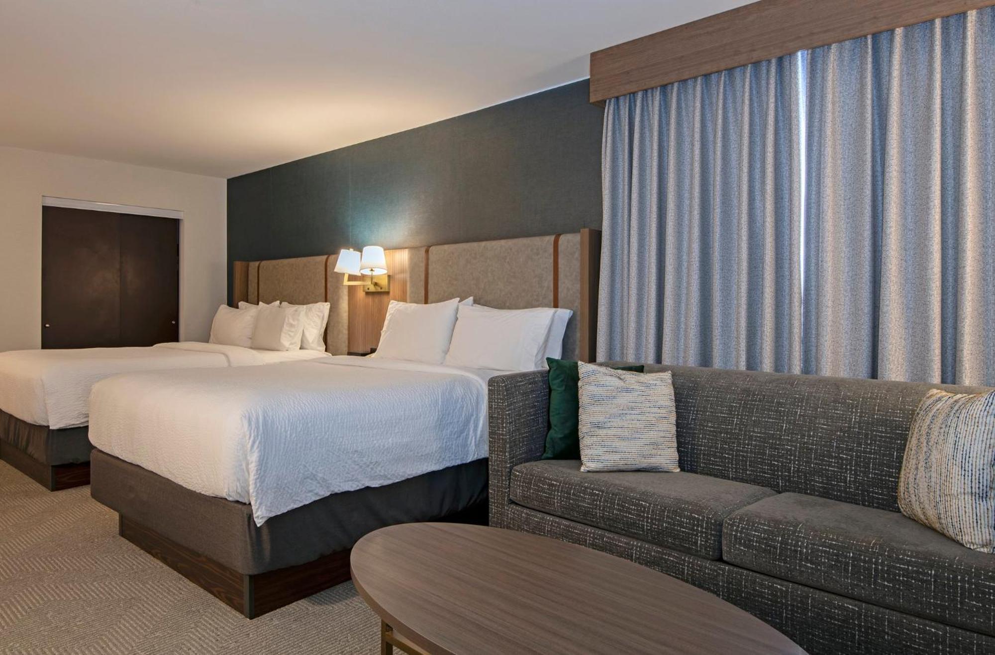Holiday Inn Hotel And Suites-Kamloops By Ihg Exterior photo