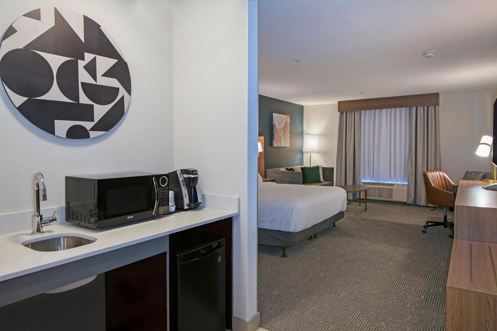 Holiday Inn Hotel And Suites-Kamloops By Ihg Exterior photo