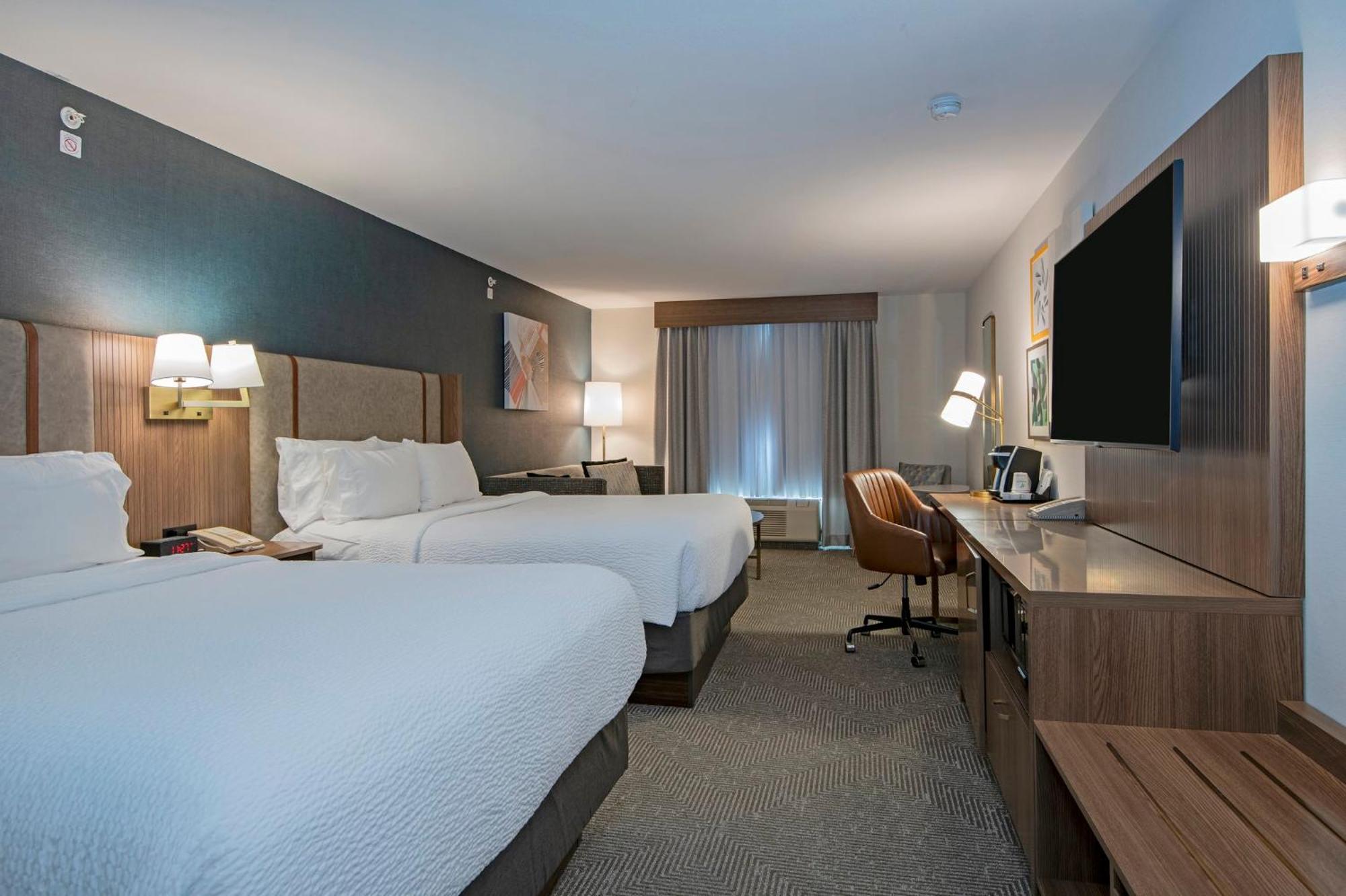 Holiday Inn Hotel And Suites-Kamloops By Ihg Exterior photo