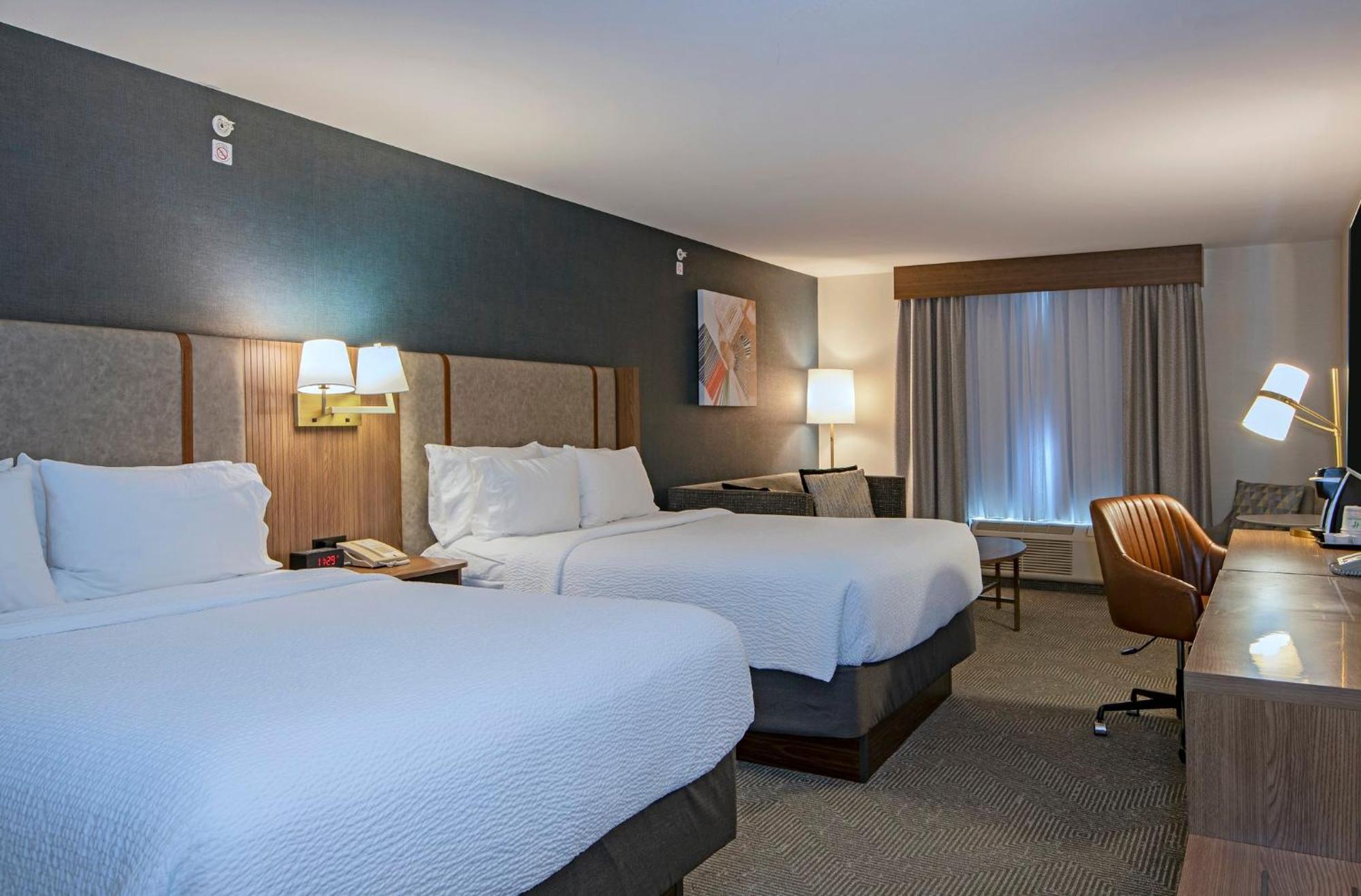 Holiday Inn Hotel And Suites-Kamloops By Ihg Exterior photo