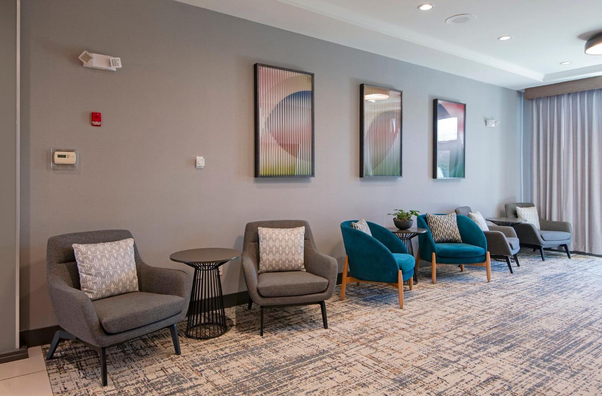 Holiday Inn Hotel And Suites-Kamloops By Ihg Exterior photo