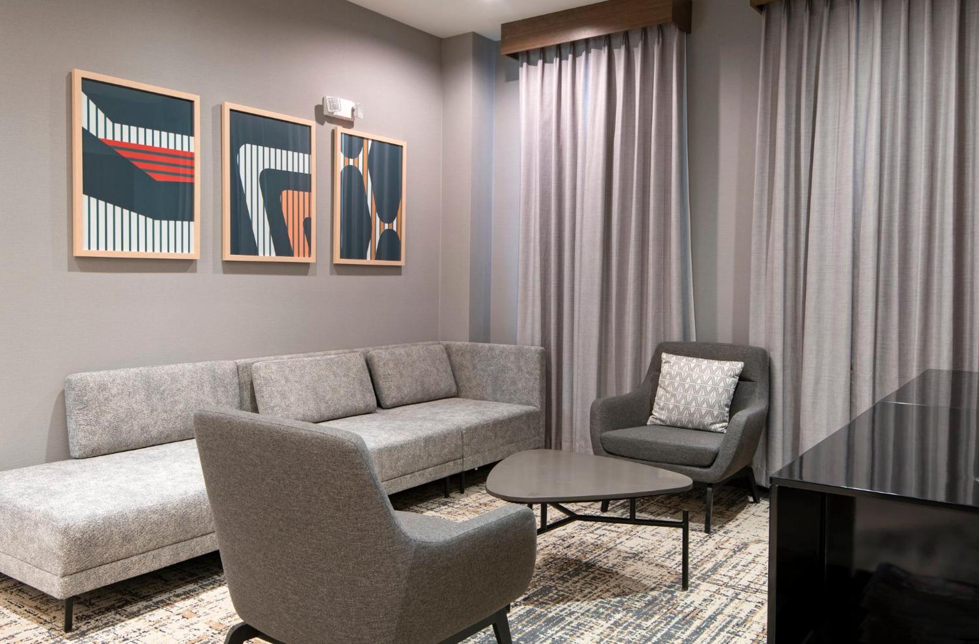 Holiday Inn Hotel And Suites-Kamloops By Ihg Exterior photo