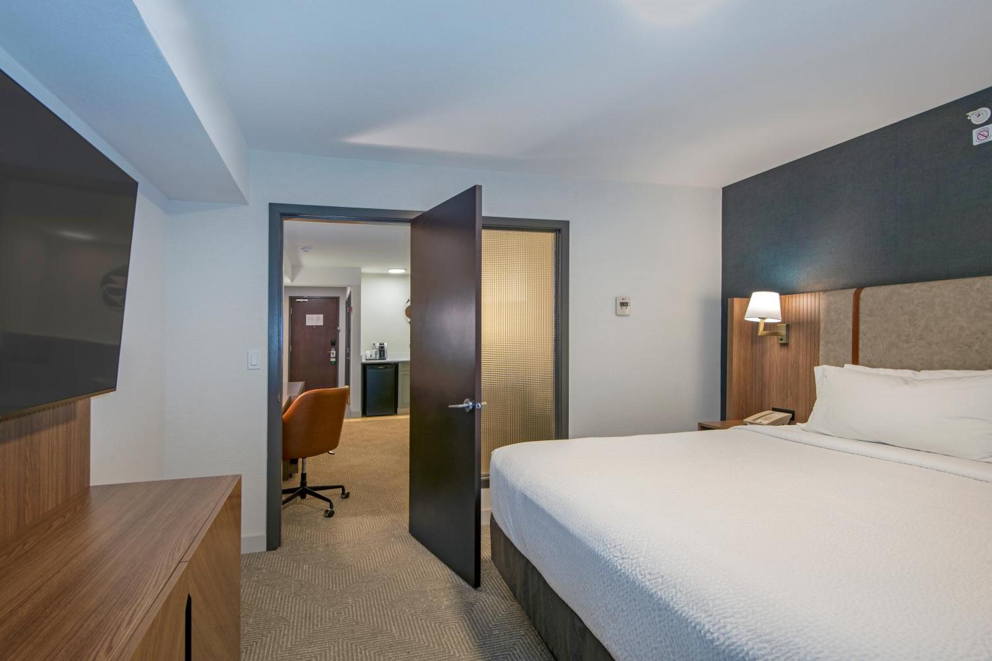 Holiday Inn Hotel And Suites-Kamloops By Ihg Exterior photo