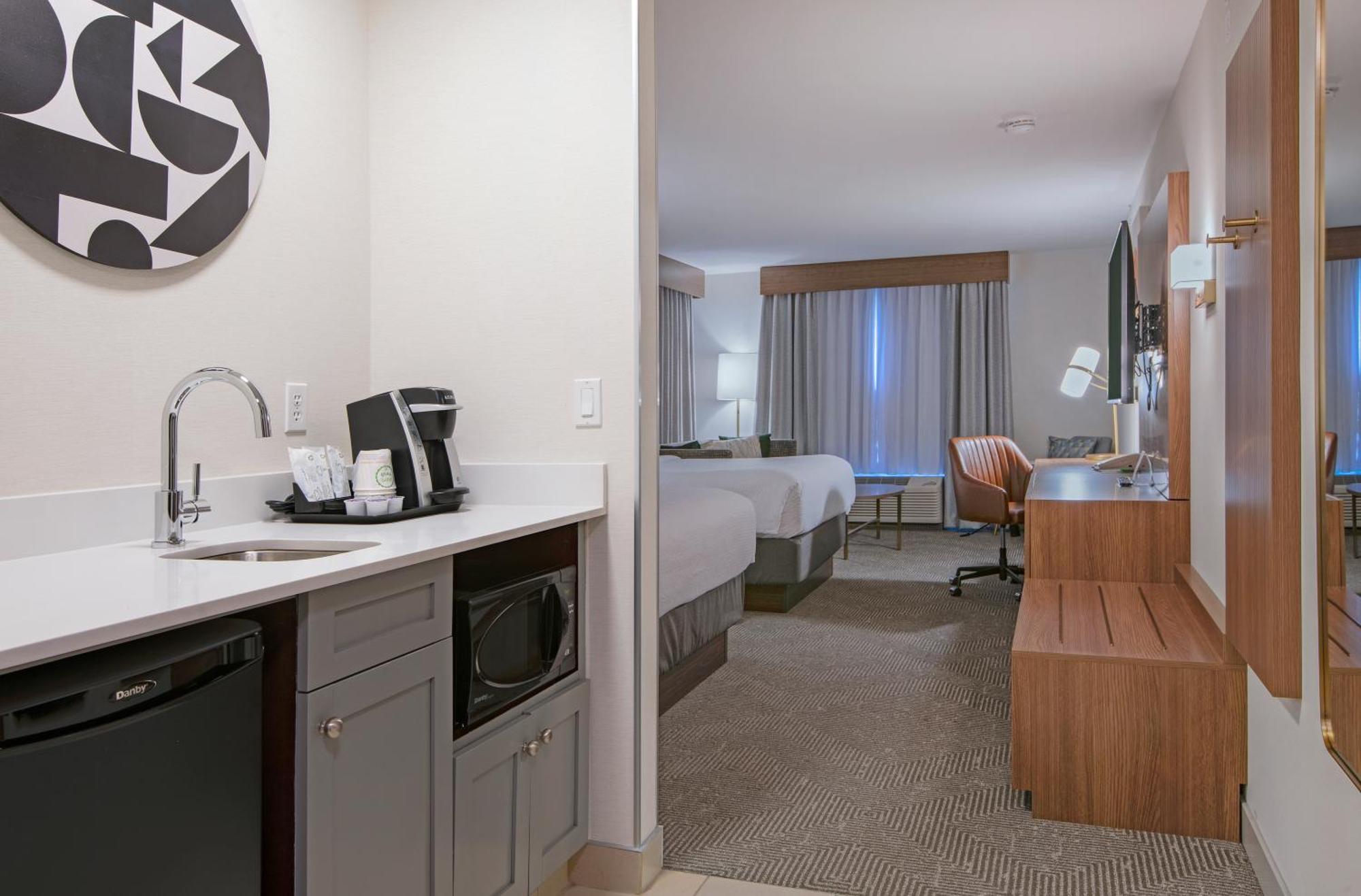 Holiday Inn Hotel And Suites-Kamloops By Ihg Exterior photo
