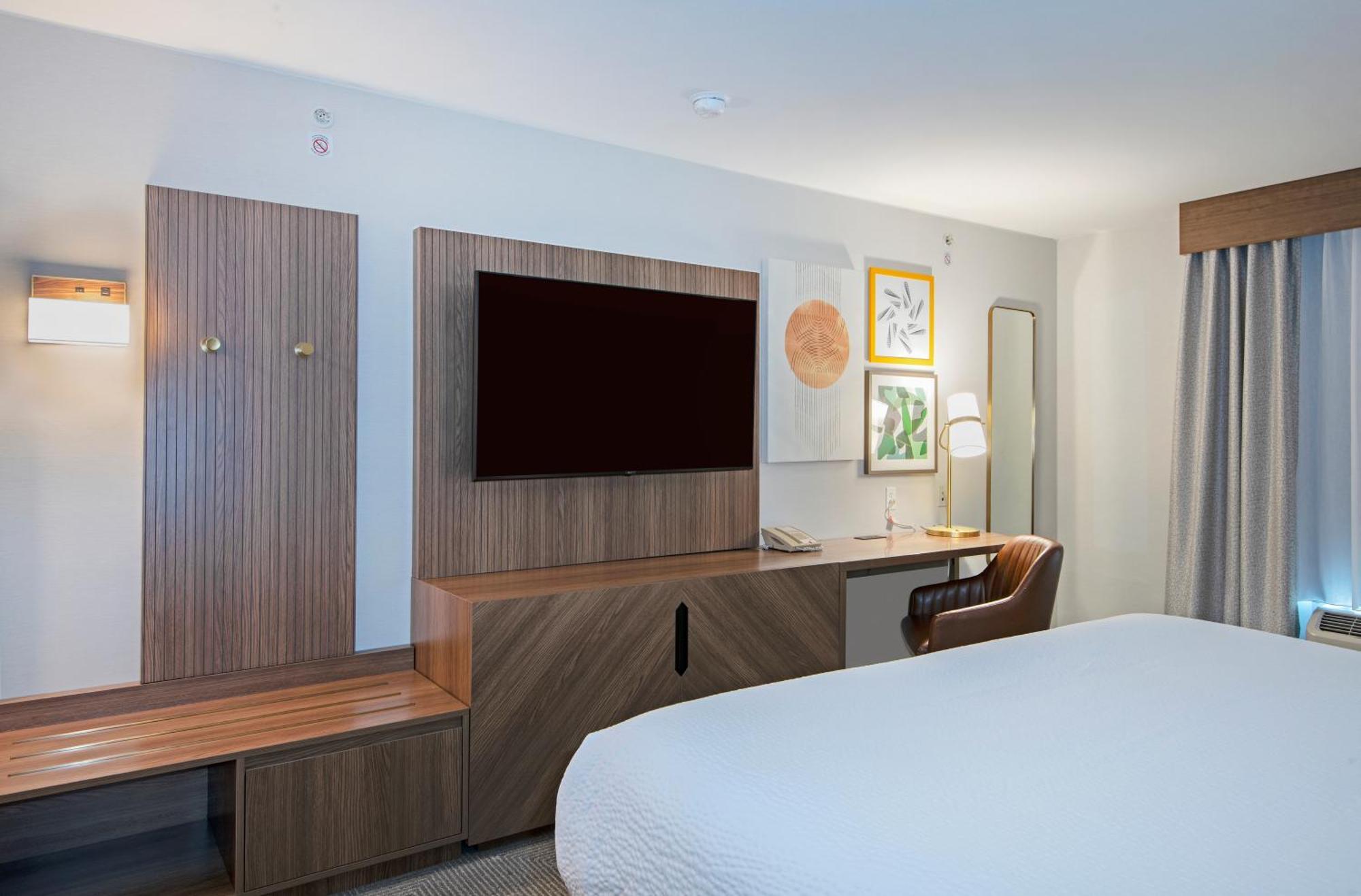 Holiday Inn Hotel And Suites-Kamloops By Ihg Exterior photo