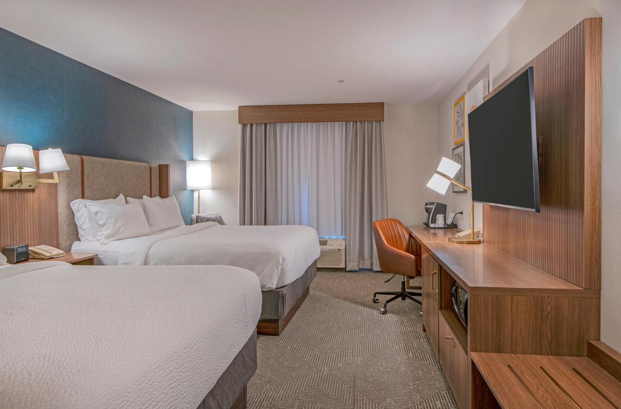 Holiday Inn Hotel And Suites-Kamloops By Ihg Exterior photo