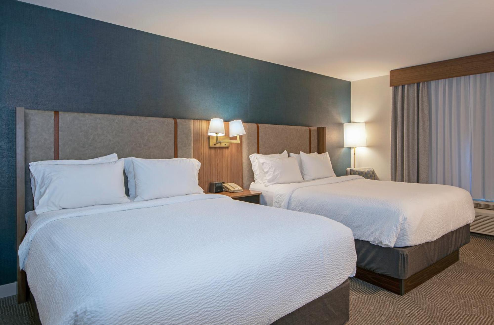 Holiday Inn Hotel And Suites-Kamloops By Ihg Exterior photo