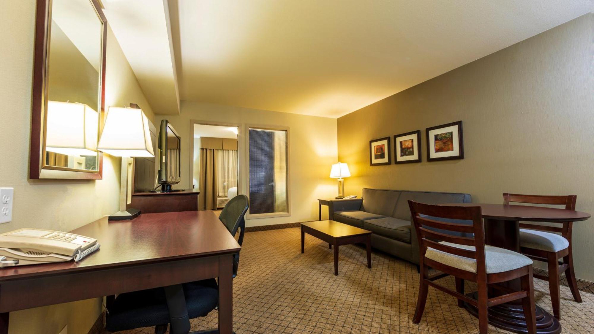 Holiday Inn Hotel And Suites-Kamloops By Ihg Exterior photo