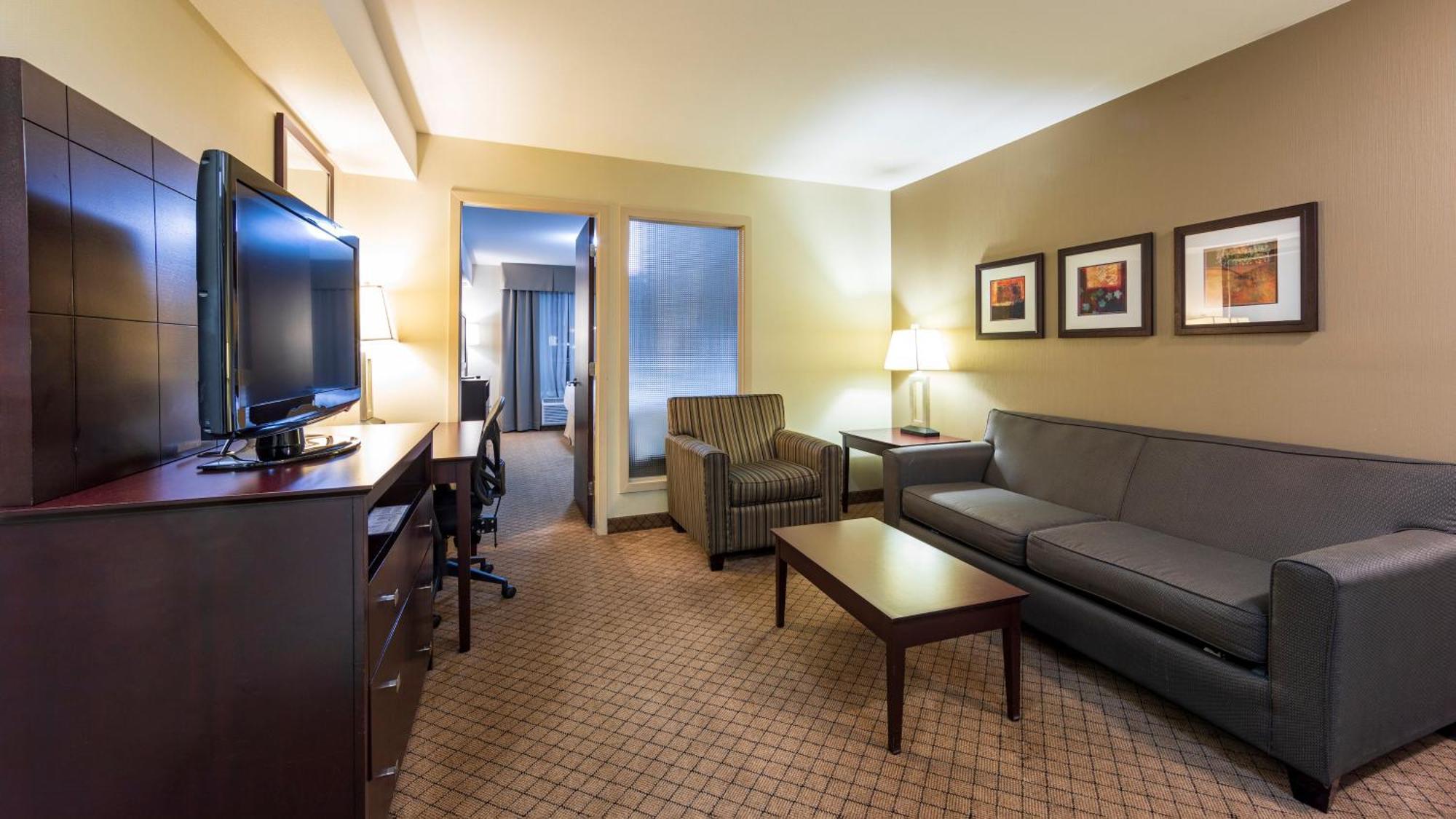 Holiday Inn Hotel And Suites-Kamloops By Ihg Exterior photo